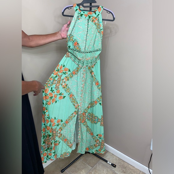 Jaase Dresses & Skirts - JAASE-pictures don’t do this dress justice. Gorgeous green print & semi backless